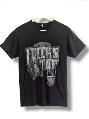 Frick's Tap Graphic Print Bar Tee T-shirt Small Black Local Iowa Pub‎